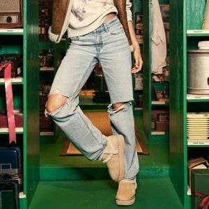 American Eagle Stovepipe Light Blue Ripped Women Jeans